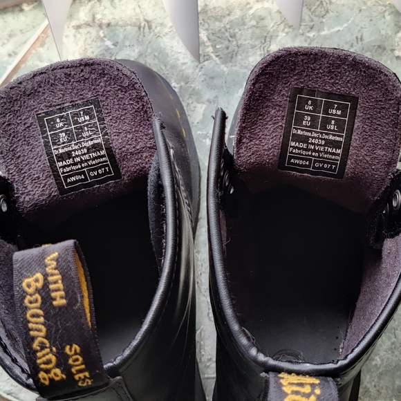 Dr. Martens - Picture 5 of 5